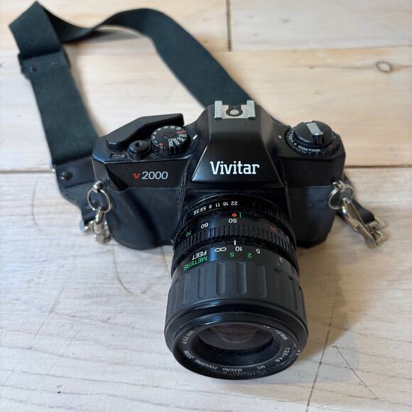 Vivitar Vintage 1990s EUC V2000 35MM Camera - Picture 1 of 4